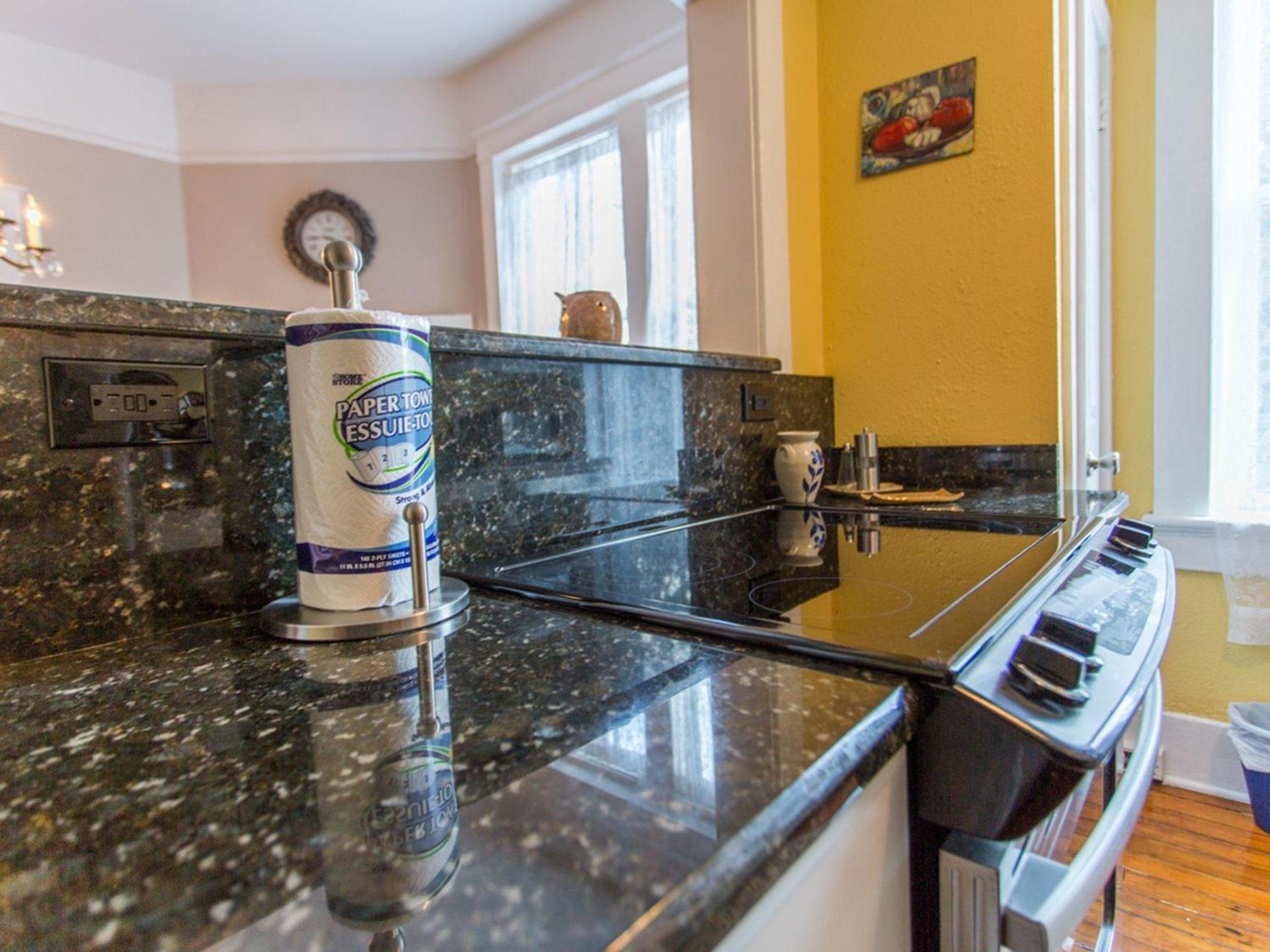 Apartamento Linda'S On Lincoln Savannah Exterior foto