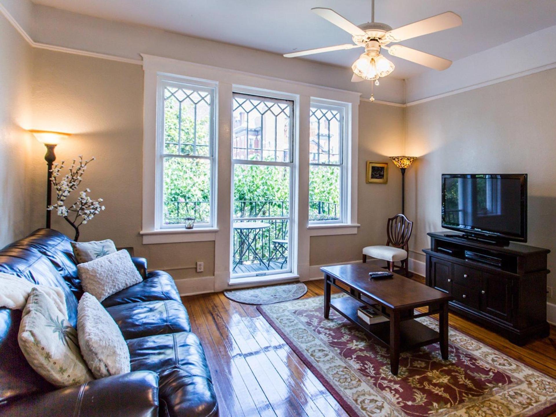 Apartamento Linda'S On Lincoln Savannah Exterior foto